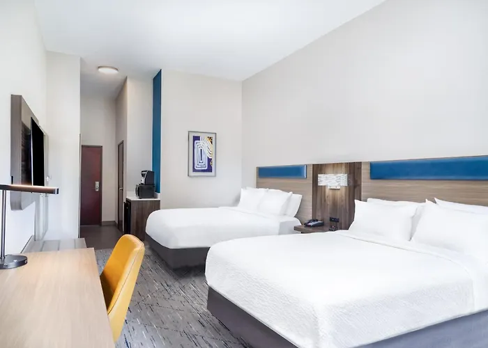Holiday Inn Express Pratt By Ihg