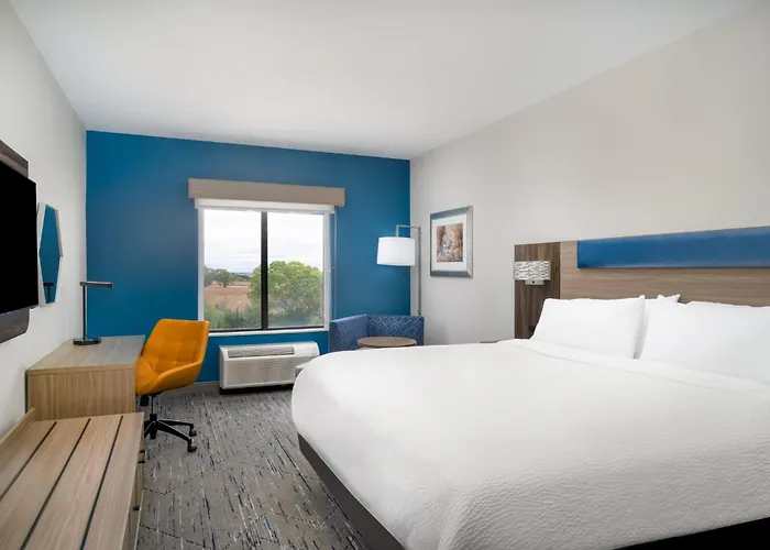 Holiday Inn Express Pratt By Ihg