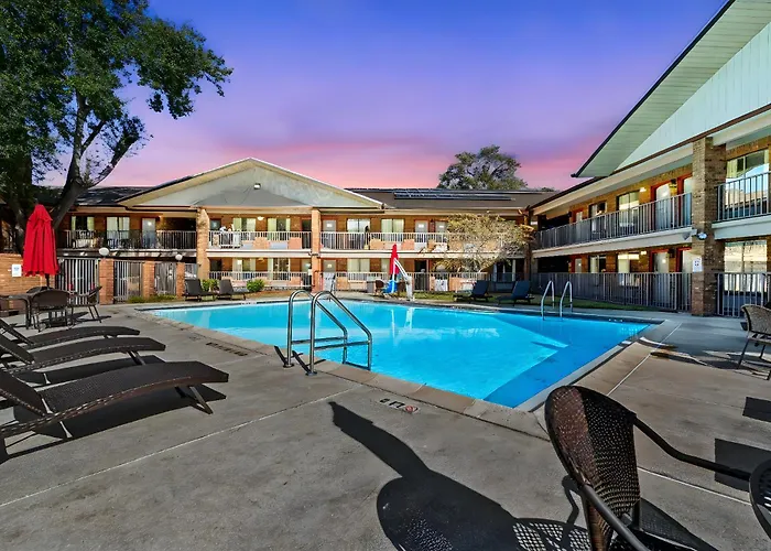 Ramada By Wyndham Temple Terrace/Tampa North