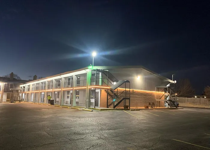 R Nite Star Inn And Suites -Home Of The Cowboys & Rangers