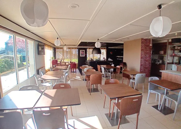 Hôtel Restaurant Campanile Laval