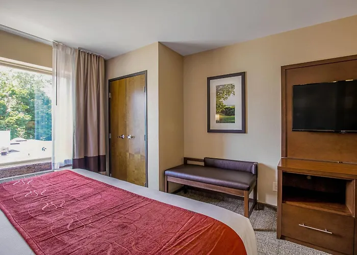 Comfort Suites Fishkill Near Interstate 84