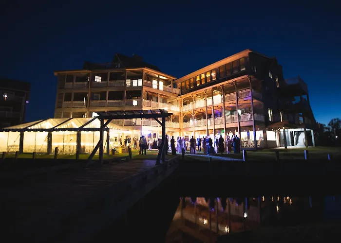 The Burrus House Inn Waterfront Suites