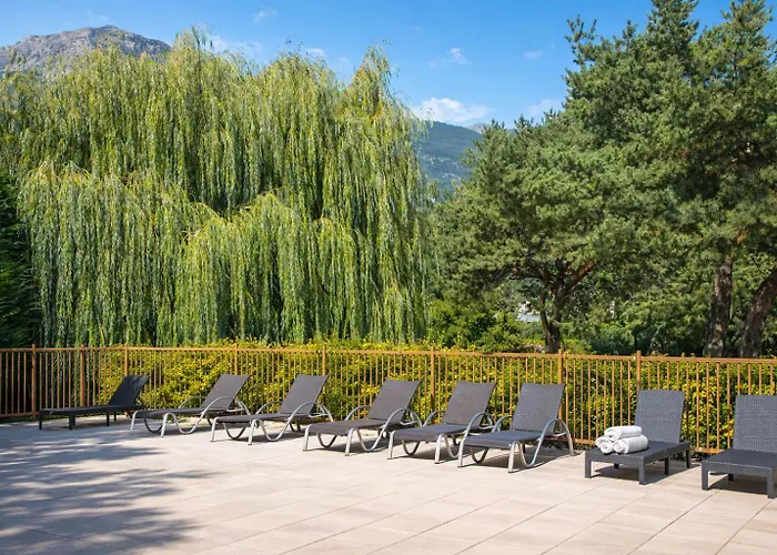 Logis Hotel-Restaurant Spa Le Lac Embrun