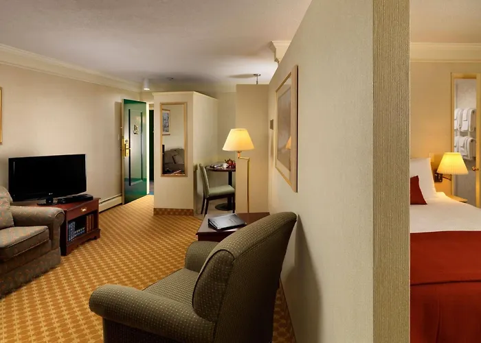 Royal Scot Hotel & Suites, Trademark Collection By Wyndham Victoria
