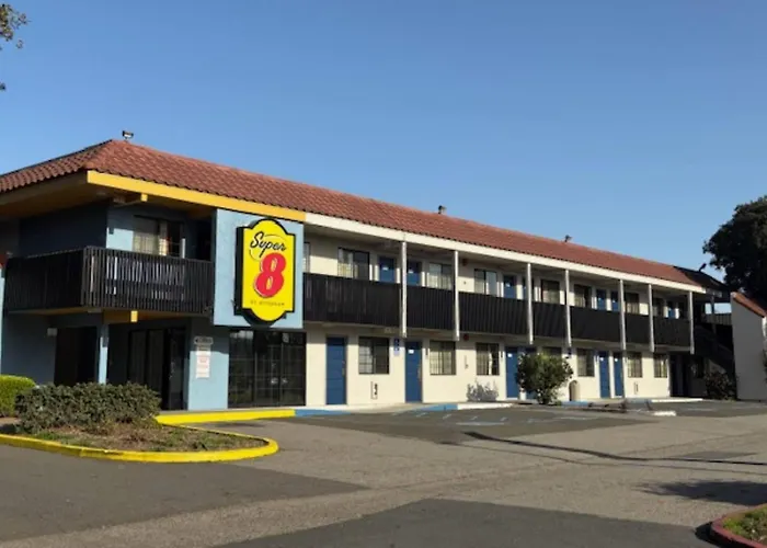 Super 8 By Wyndham Petaluma