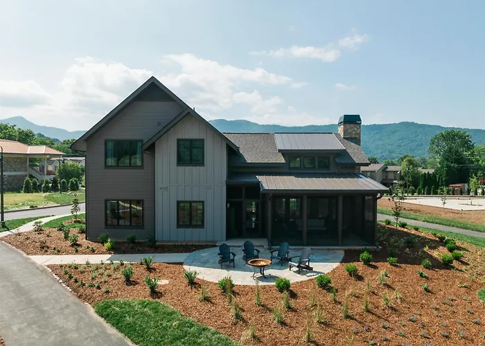 Waynesville Inn And Golf Club, Tapestry Collection By Hilton