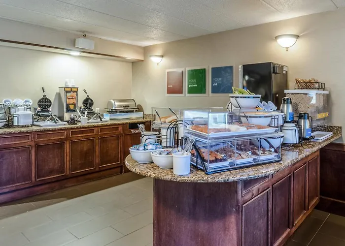 Comfort Inn & Suites West Springfield