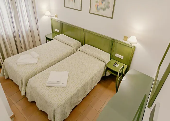Hotel Lantana Garden Pilas
