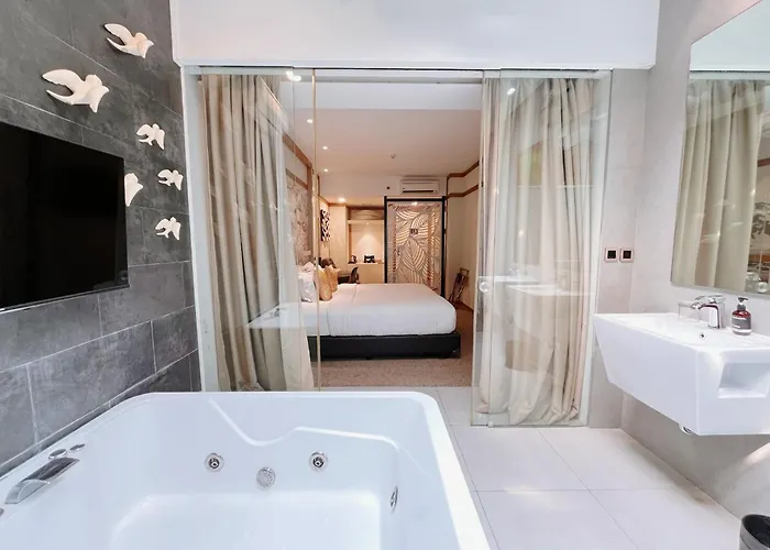 Verse Luxe Hotel Wahid Hasyim