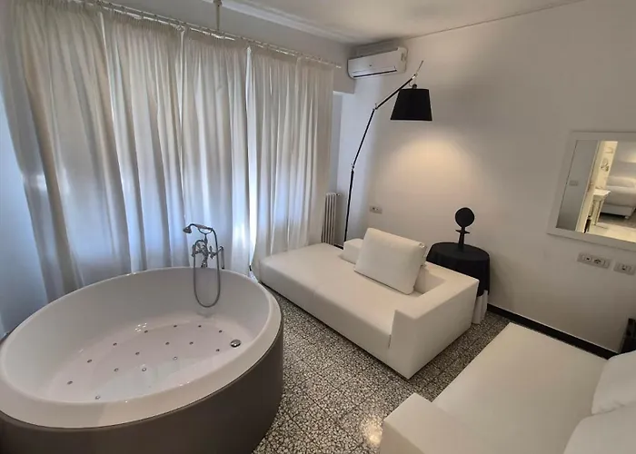 Hotel Eveline 2 - Piscina Privata O Jacuzzi à San Remo
