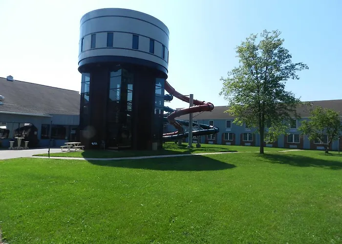 Ramada By Wyndham Williamsburg And Wasserbahn Waterpark