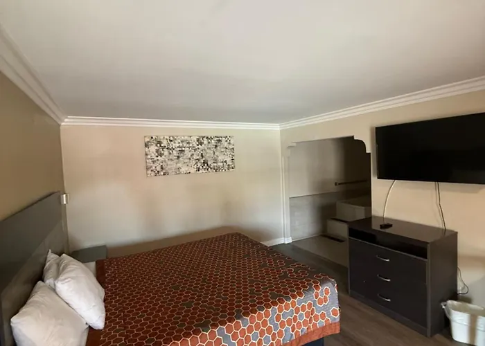 Colony Inn