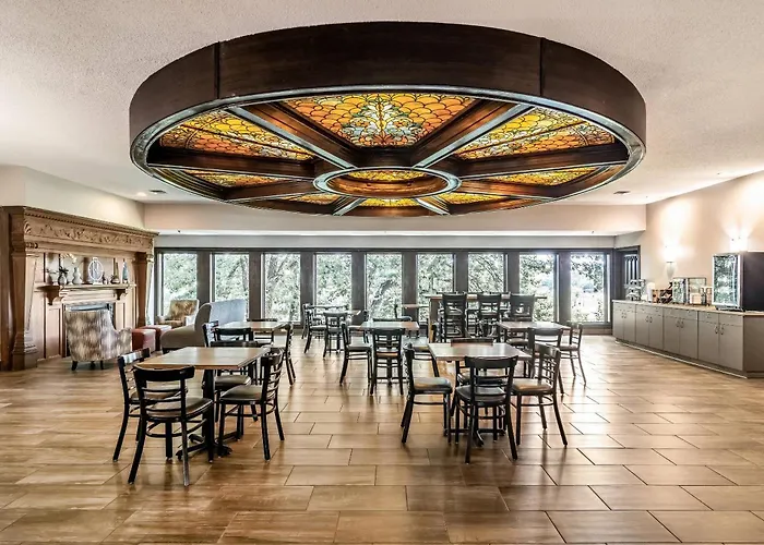 Riverview Inn & Suites, An Ascend Collection Hotel