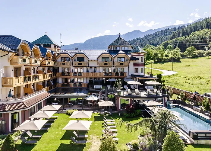 Tevini Dolomites Charming Hotel Commezzadura