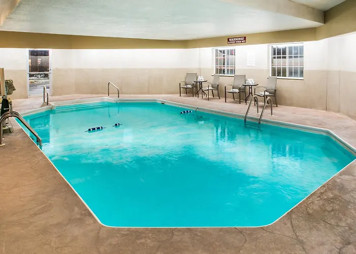 Super 8 By Wyndham Altoona