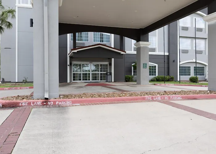 La Quinta By Wyndham Pearland Hotel