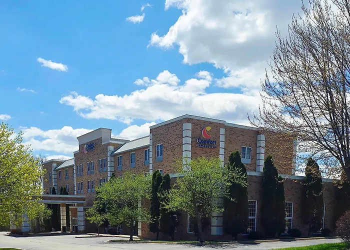 Comfort Inn & Suites Grafton-Cedarburg