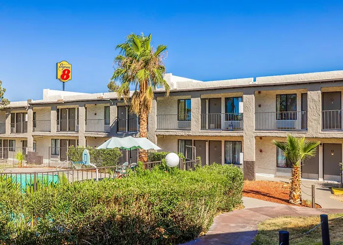 Super 8 By Wyndham Barstow Hotel