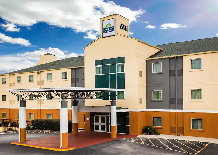 Days Inn & Suites By Wyndham Augusta Near Fort Eisenhower