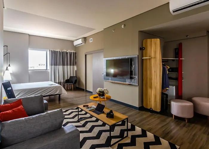 Ibis Palmas Avenida Jk Hotel