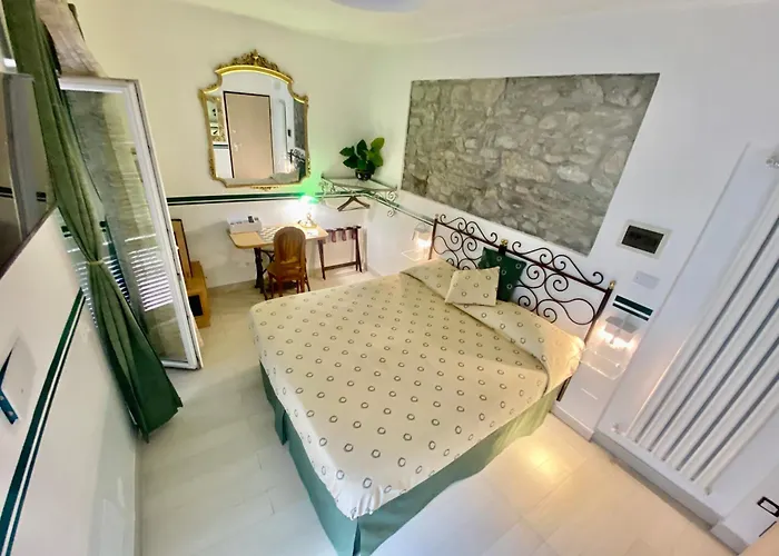 Giovanni Rooms Manarola