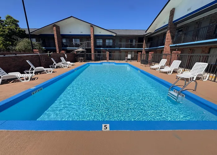 Days Inn By Wyndham Clanton Al