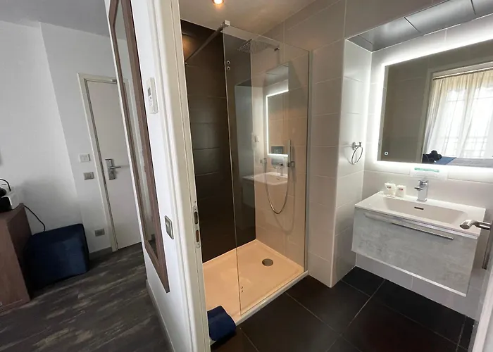 Hotel Flots D'Azur Promenade Des Anglais
