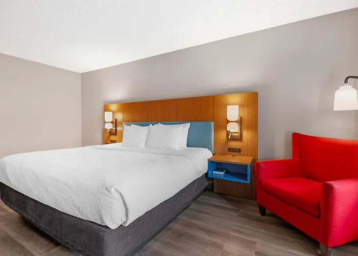 Country Inn & Suites By Radisson, West Bend, Wi