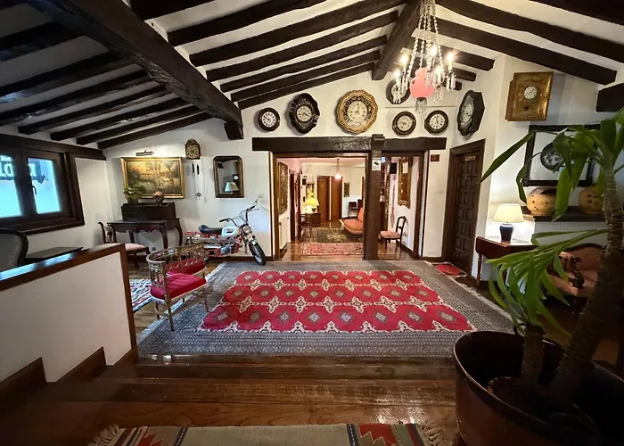 Hotel Santillana
