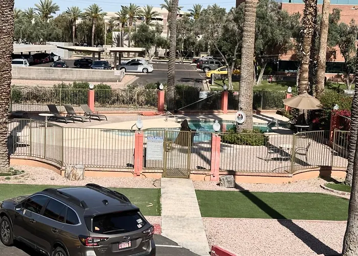 Howard Johnson By Wyndham Phoenix Airport/Downtown Area