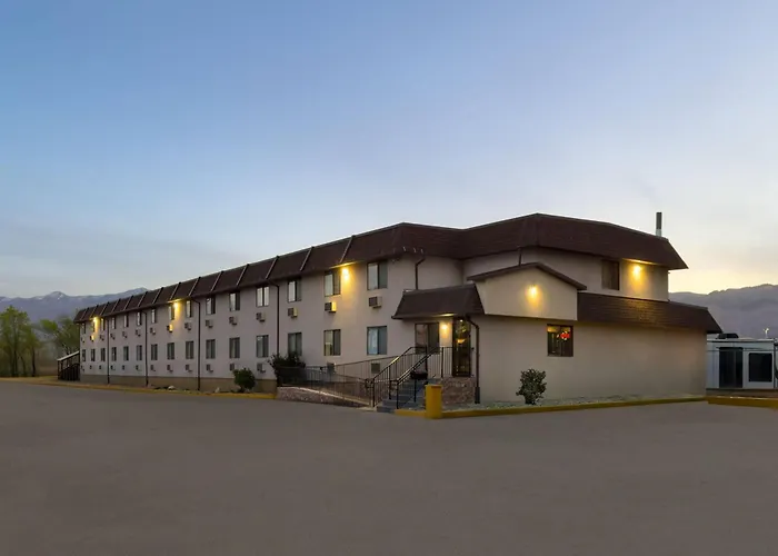 Super 8 By Wyndham Ogden, Utah Hotel