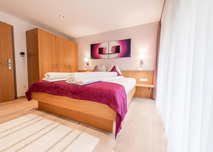Lapis Monti Apartments & Suites Burgusio