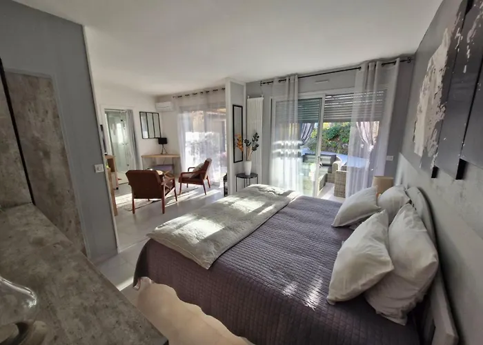 La VILLA des Cèdres&SPA, SUITE Premium, Naturiste Couples Only Agde