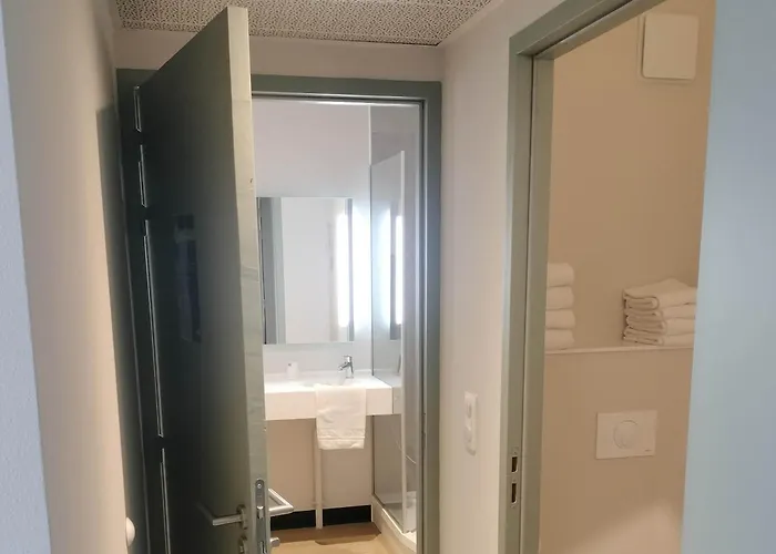 B&B HOTEL Troyes Magasins d'usine Lavau 
