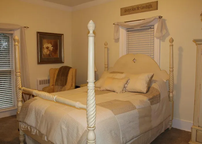 Monroe Manor Inn