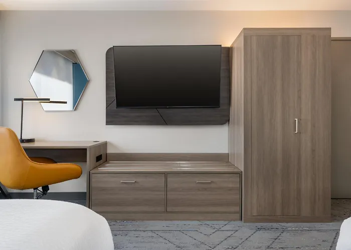Holiday Inn Express Boston-Milford By Ihg