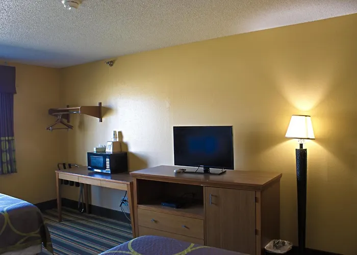 Super 8 By Wyndham Abilene Ks Hotel