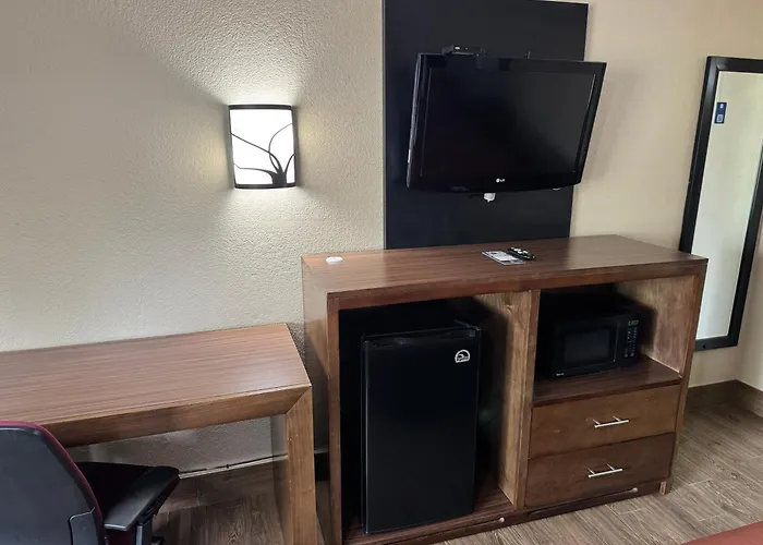 Super 8 By Wyndham Tulsa - Route 66