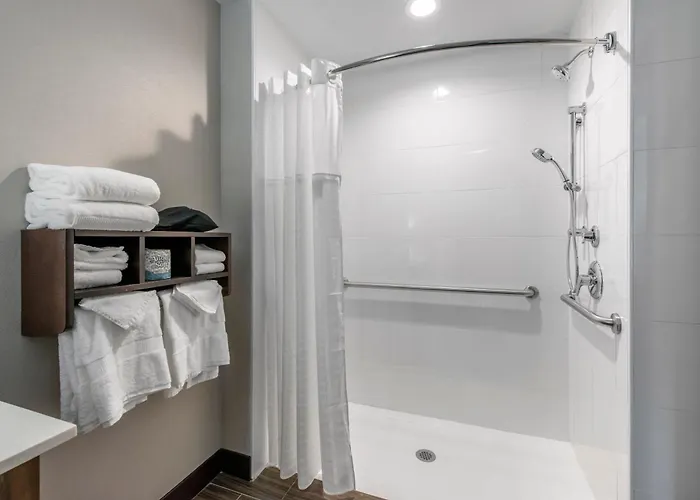 Comfort Suites Fort Lauderdale Airport & Cruise Port