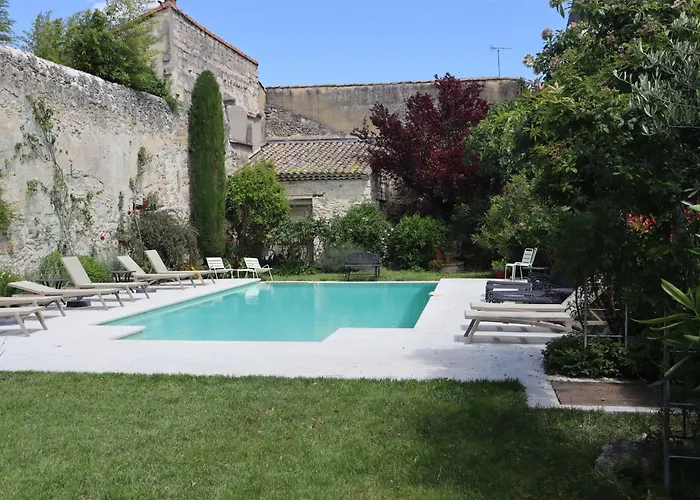 Bed and Breakfast Les Jardins De La Livrée à Villeneuve-lès-Avignon