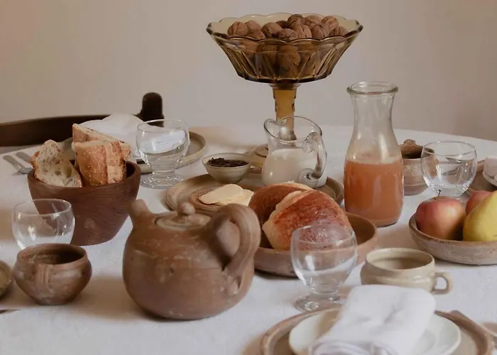 Maison Gamboia, 5 chambres d'hôtes de charme et résidence d'artistes, au calme, vaste jardin fruitier Hasparren