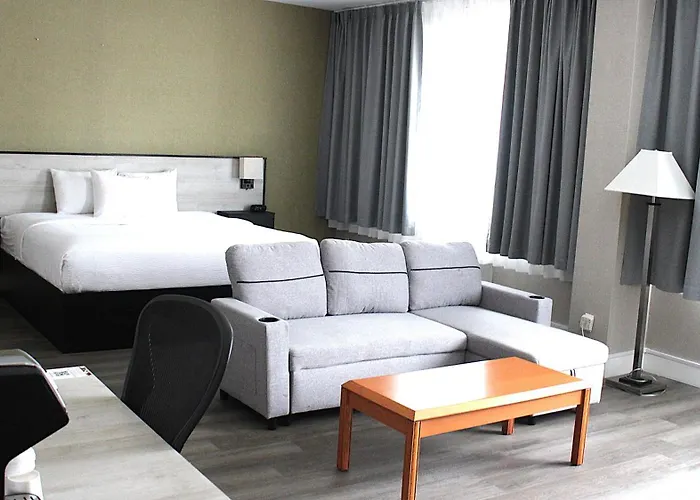 Ramada Plaza By Wyndham Montreal Hotel