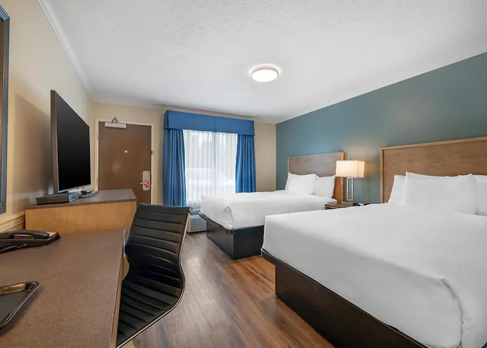 Econo Lodge Inn & Suites