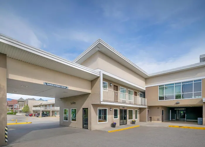 Econo Lodge Inn & Suites