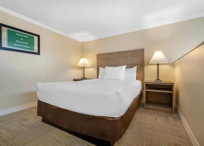 Econo Lodge Inn & Suites