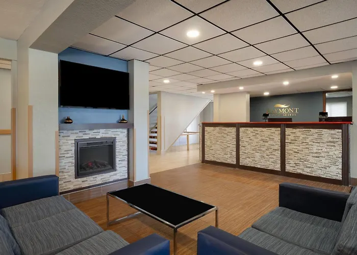 Baymont By Wyndham Waukesha Hotel