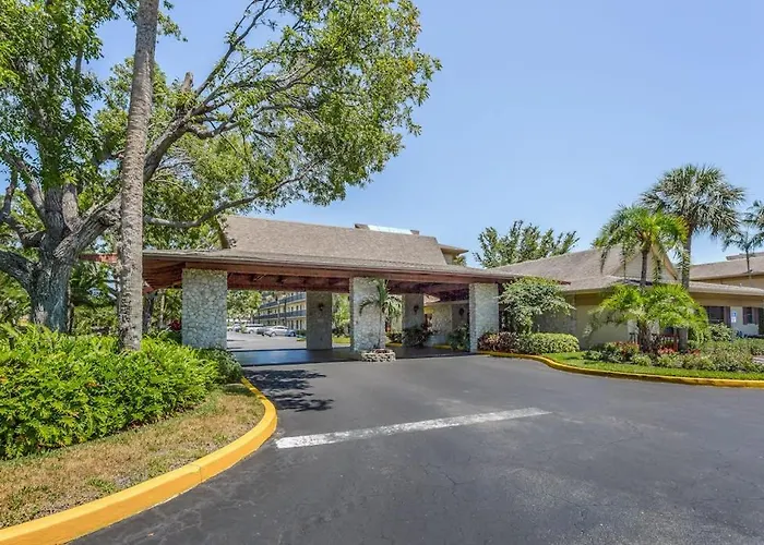 Fabulous Park Shore Condo North North Naples
