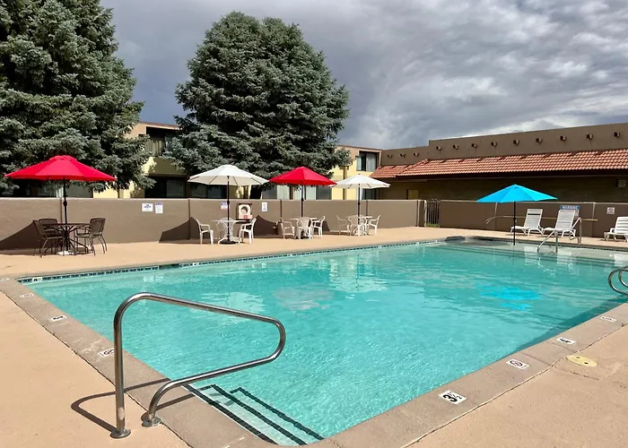 Brentwood Inn & Garden Farmington