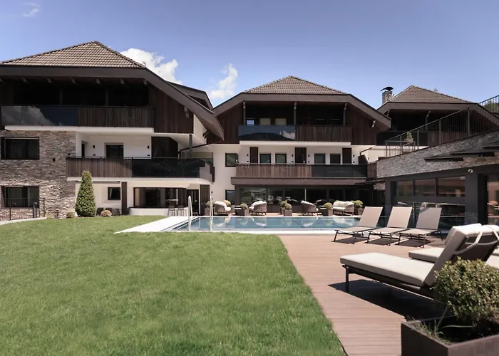 Aparthotel Familiaris - Family Apartments - Pools & Spa In Dolomites Valdaora